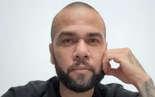 Daniel Alves fecha acordo para comprar clube português e considera retorno oficial aos gramados