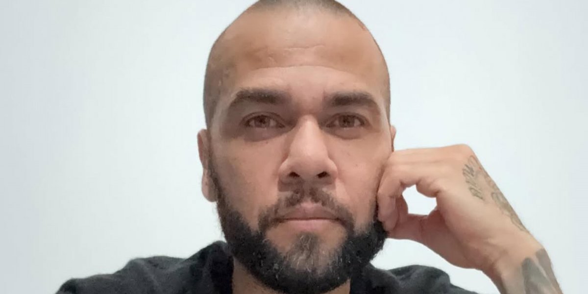 Daniel Alves fecha acordo para comprar clube português e considera retorno oficial aos gramados