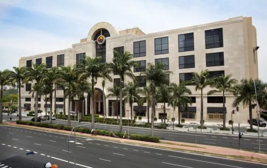 Parte de teto desaba em shopping na Zona Oeste de São Paulo