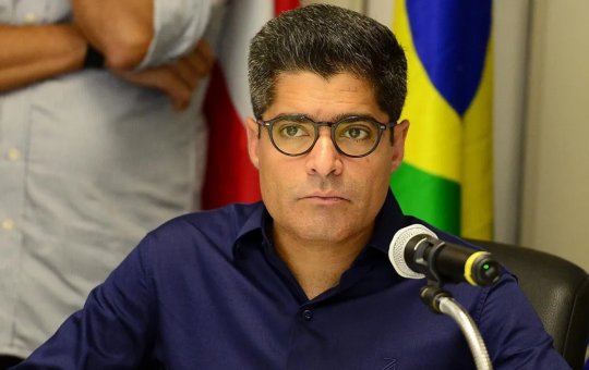ACM Neto oficializa candidatura ao governo da Bahia para 2026