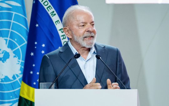 Lula assina indulto de Natal e mantém exclusão de condenados por crimes à democracia