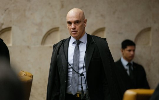 Alexandre de Moraes permite internação e cirurgia de Jair Bolsonaro no Natal
