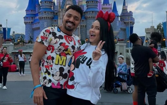 Após caso de traição, Tirullipa se declara para esposa nas redes sociais: 'juntos somos mais felizes'