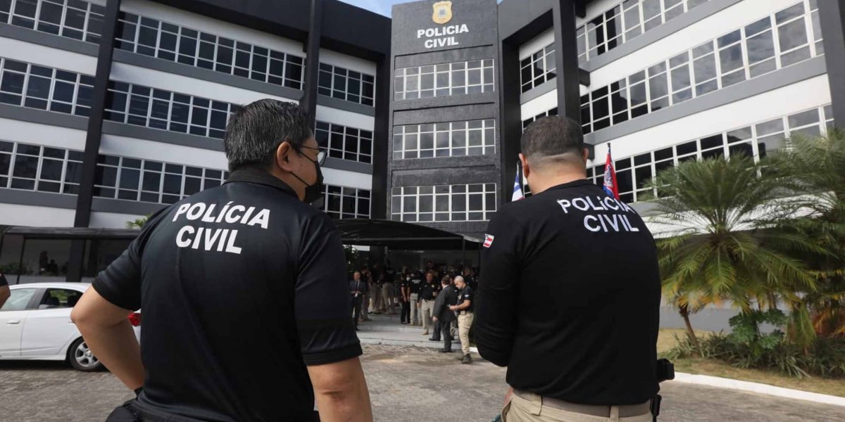 Jovens são assassinados a tiros em frente a igreja na Avenida ACM