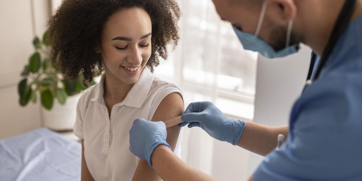 Vacinação contra HPV para jovens tem prazo ampliado até 2026 pelo Ministério da Saúde
