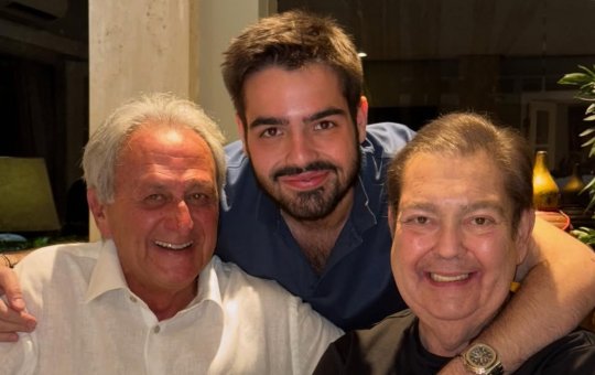 Durante celebração de Natal, Faustão aparece em foto com o filho: 'Maior privilégio do mundo'
