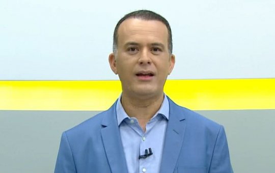 Ricardo Ishmael, apresentador da TV Bahia, rebate piada ao vivo de turista: "Perdeu a chance de ficar calado"
