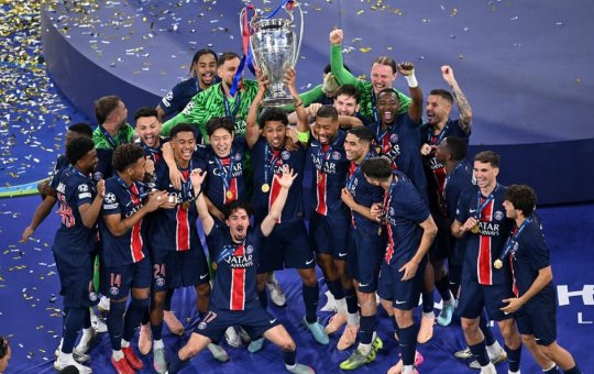 Entre histórias inéditas e o luto: uma retrospectiva do futebol mundial em 2025