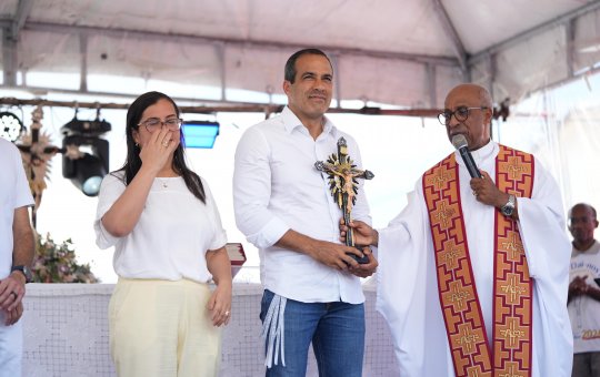 Bruno Reis participa de missa da última sexta-feira do ano na Igreja do Bonfim
