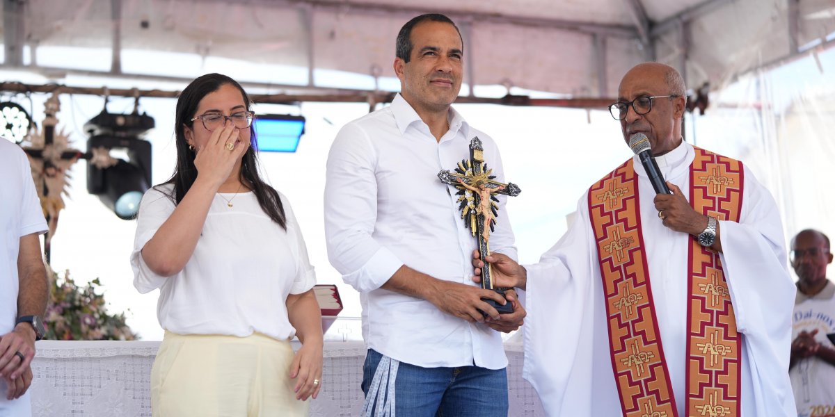 Bruno Reis participa de missa da última sexta-feira do ano na Igreja do Bonfim