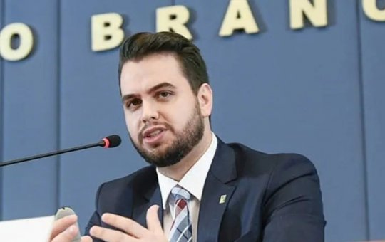 Após Silvinei, PF cumpre mandato de prisão domiciliar a ex-assessor de Bolsonaro