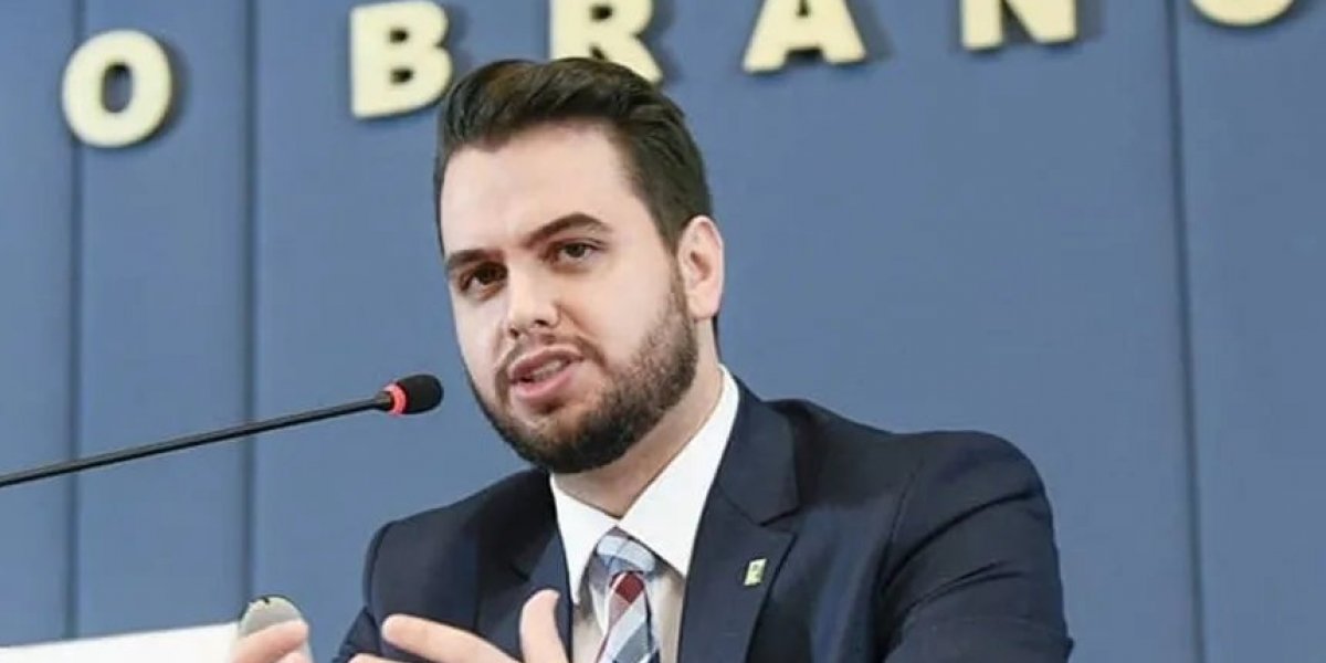 Após Silvinei, PF cumpre mandato de prisão domiciliar a ex-assessor de Bolsonaro