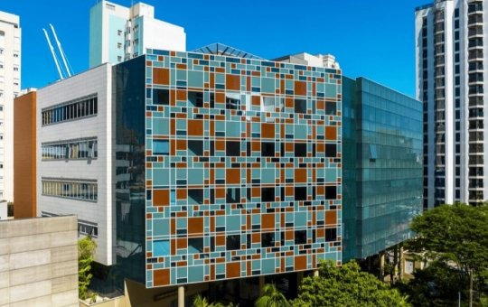 Incêndio atinge parte do Hospital Albert Einstein e pacientes são retirados