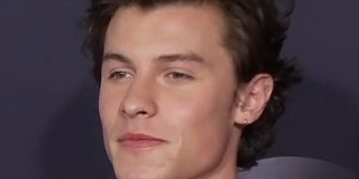 Shawn Mendes desembarca no aeroporto em São Paulo e se encontra com Bruna Marquezine