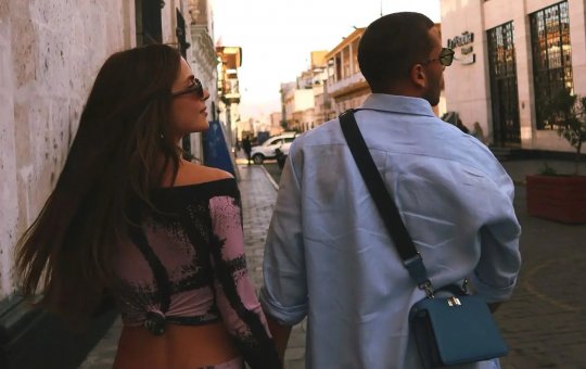 Assumidos? Jade Picon posta foto com buquê de flores ao lado de ator de "Os Donos do Jogo"