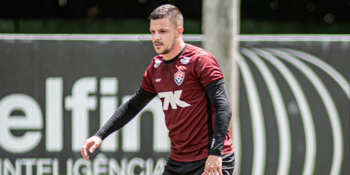 Renato Kayzer, atacante do Vitória, se reapresentou de forma antecipada