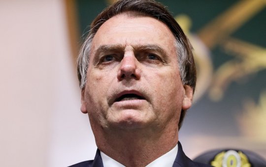 Bolsonaro volta a apresentar crise de soluço e hipertensão arterial após cirurgia