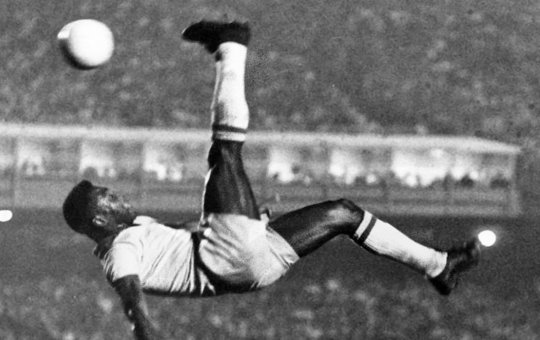 De menino prodígio a Rei do futebol: a grande história de Pelé