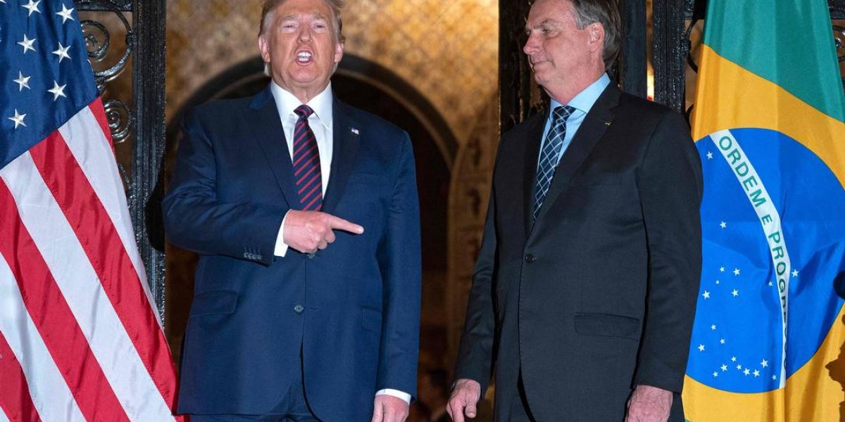 Segundo ex-embaixador dos EUA, 'Trump abandonou Bolsonaro porque não suporta perdedores'