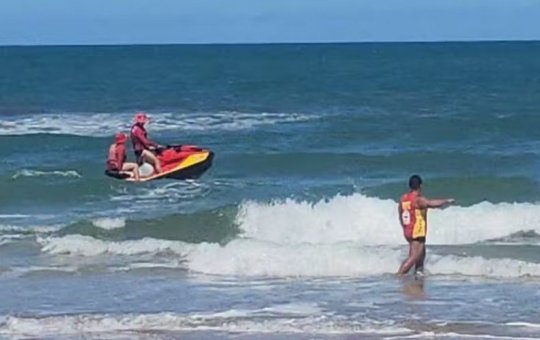 Corpo de homem que tentou resgatar filho de afogamento em praia baiana é localizado