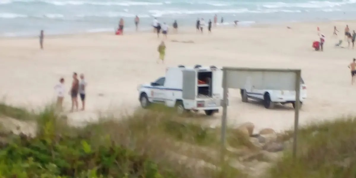 Corpo é achado dentro de mala em praia turística de Florianópolis