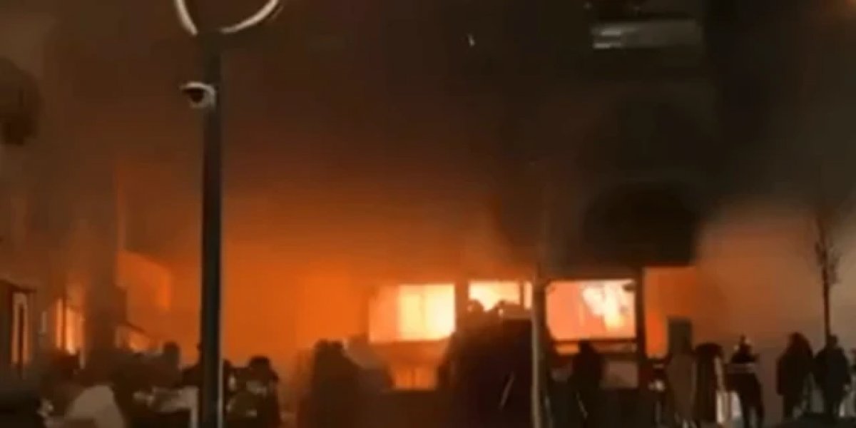 Explosão em festa de ano novo deixa dezenas de mortos e ao menos 100 feridos