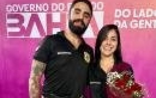 Delegado da Polícia Civil pede investigadora em casamento durante o Festival da Virada em Salvador