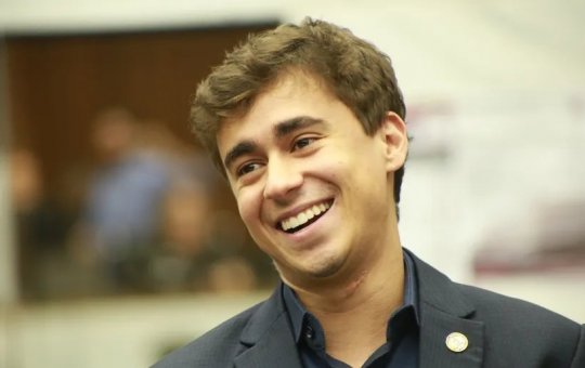 Nikolas Ferreira ironiza adiamento da Mega: 'Daqui a pouco, Moraes vai decidir quem ganha a Mega'