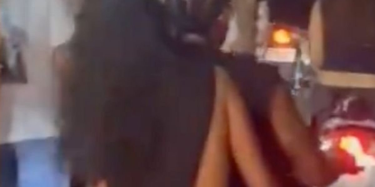 Memphis Depay é flagrado no litoral da Bahia durante a virada do ano