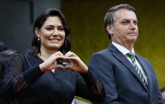 Após Bolsonaro ter alta médica, Michelle Bolsonaro comemora: 'Existe um Brasil de bem que te ama'