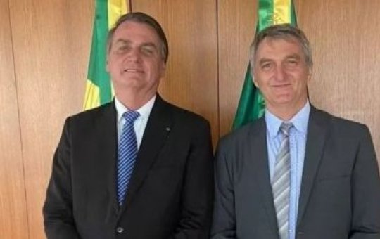 Irmão de Bolsonaro acerta a quadra na Mega da Virada 2025