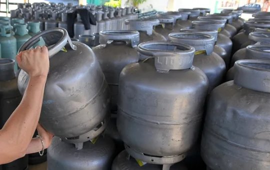 Preço do gás de cozinha sobe na Bahia e novo valor passa a valer neste mês