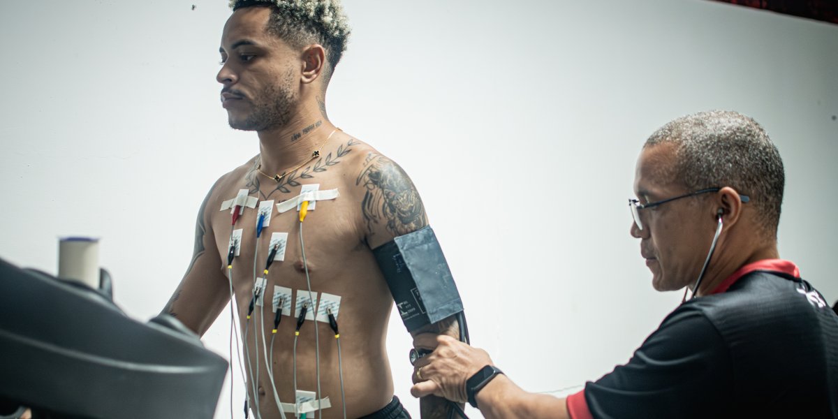 Matheuzinho durante reapresentação neste sábado (3)