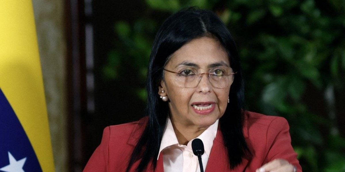 Após a captura de Maduro, militares da Venezuela reconhecem vice-presidente como presidente interino