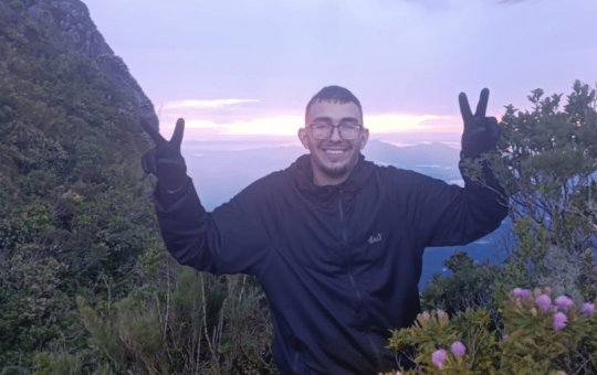 Jovem de 19 anos é encontrado vivo após desaparecer em trilha no Pico Paraná