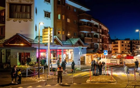 Dono do bar que pegou fogo na Suíça é conhecido da justiça francesa por histórico criminal