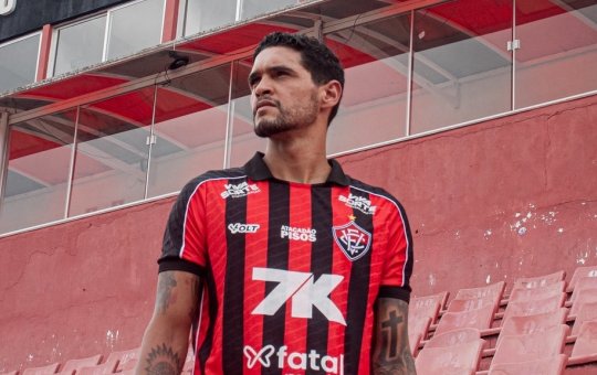 Vitória oficializa empréstimo do zagueiro Riccieli para a temporada 2026