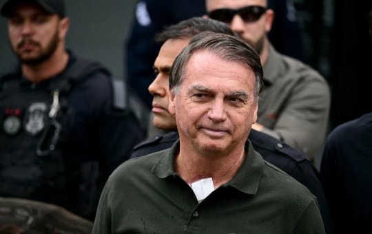 Michelle diz que Bolsonaro teve nova crise e sofreu queda com batida na cabeça