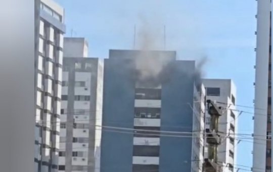 Incêndio atinge apartamento em condomínio no bairro Aquarius, em Salvador