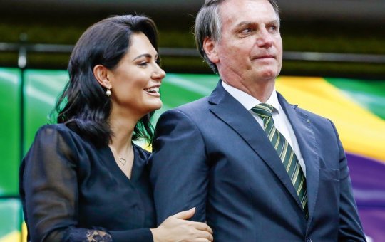 Michelle pede relatório da PF para saber quando começou o atendimento a Bolsonaro após queda
