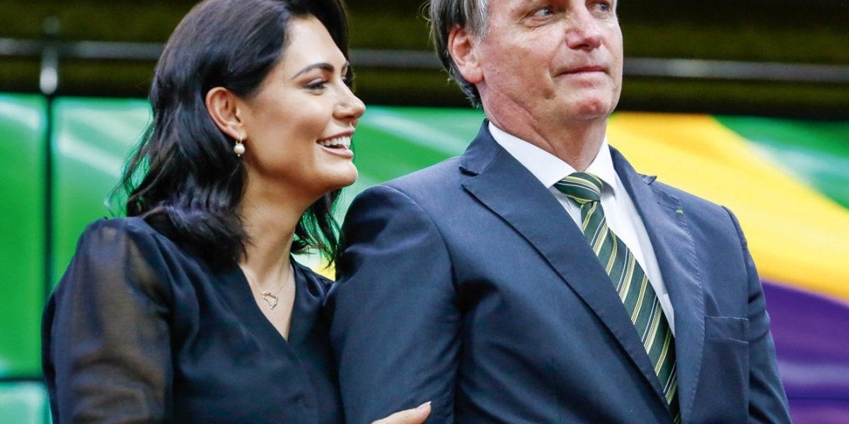 Michelle pede relatório da PF para saber quando começou o atendimento a Bolsonaro após queda