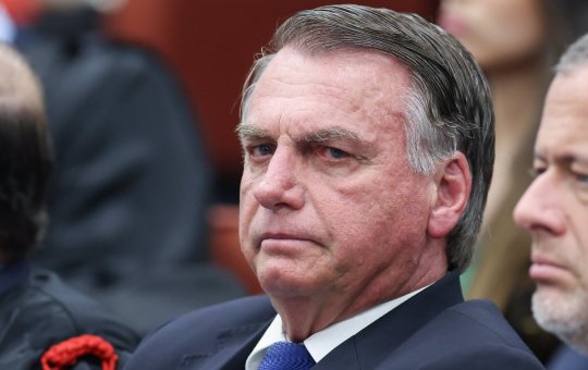 Bolsonaro chega ao hospital para realizar exames após queda