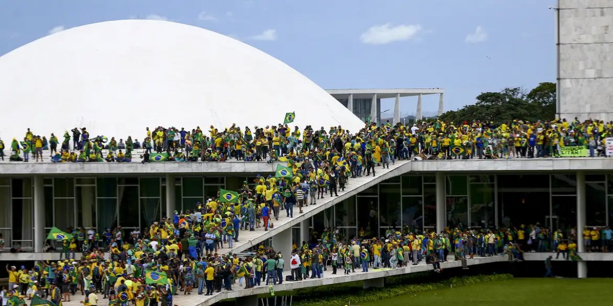 Manifestantes no Congresso Federal