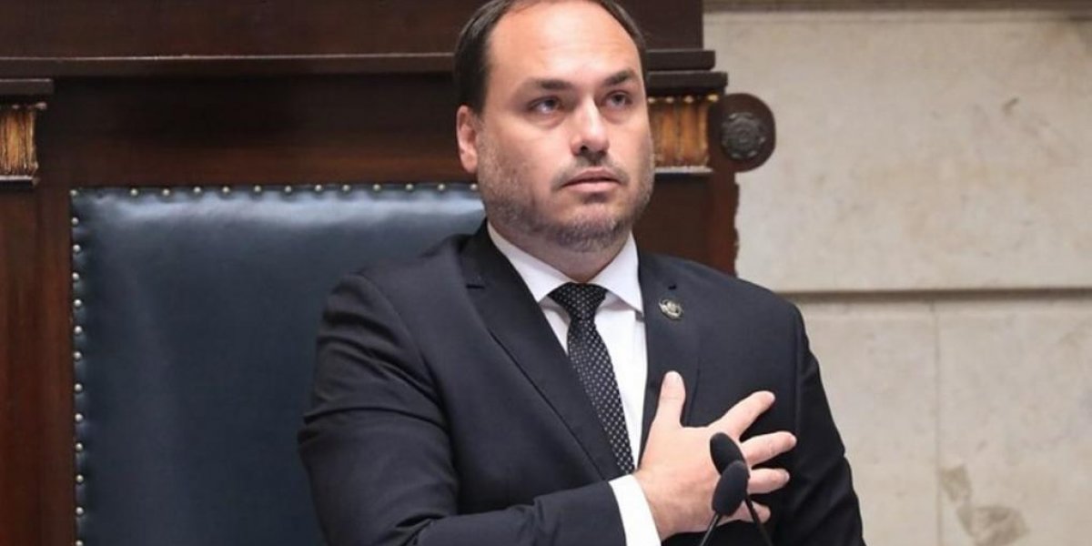 Carlos Bolsonaro se pronuncia sobre o 8 de janeiro: "Golpe que nunca existiu"