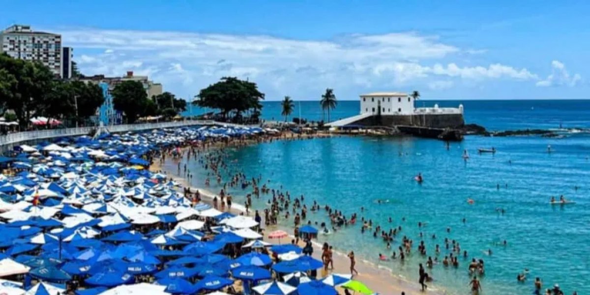 Bruno Reis sanciona lei que proíbe a colocação antecipada de kits de praia no Porto da Barra