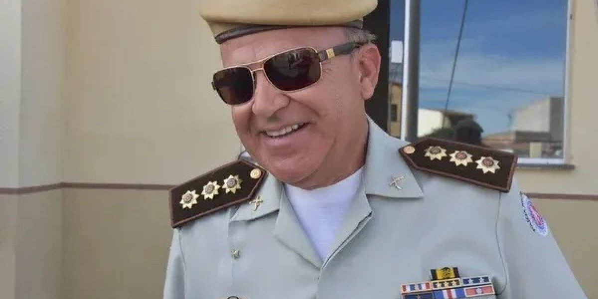 Coronel da Polícia Militar morre em colisão entre carro e caminhão na Bahia