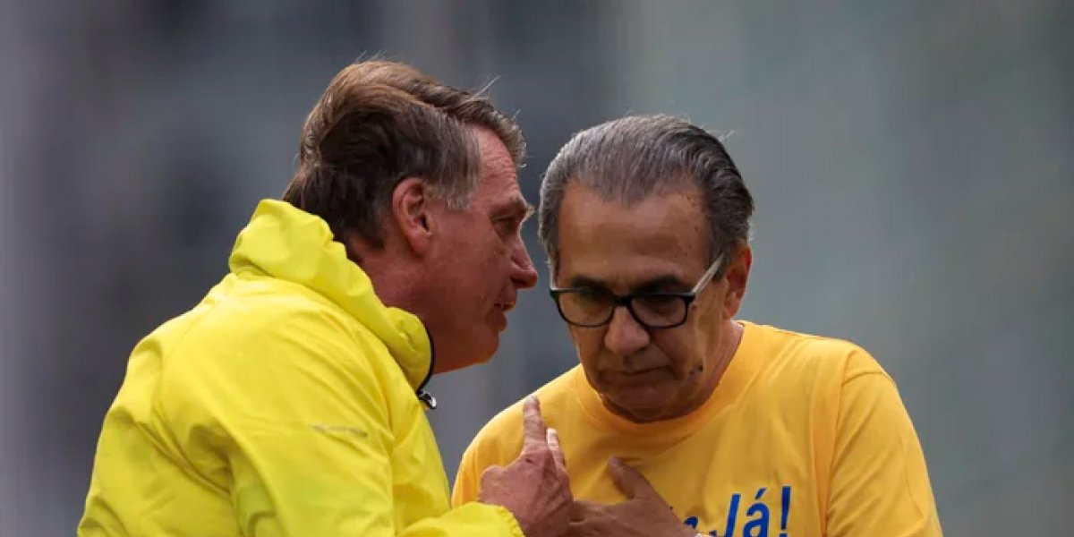 Defesa de Bolsonaro pede assistência religiosa ao STF e deixa Malafaia de fora