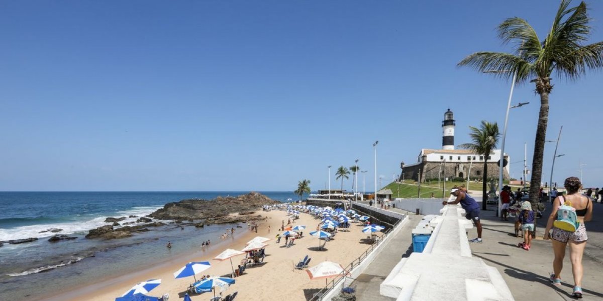 Fim de semana em Salvador terá sol, calor e pancadas rápidas de chuva; domingo pode ter chuva forte