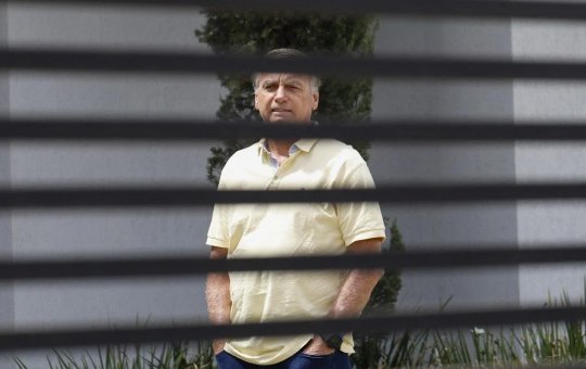 Bolsonaro pede ao STF direito a uma Smart TV com internet durante pena