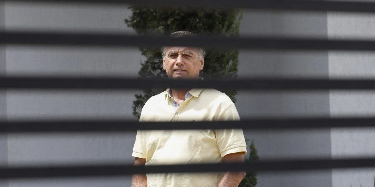 Bolsonaro pede ao STF direito a uma Smart TV com internet durante pena